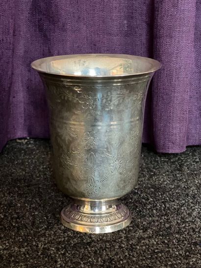 Tulip-shaped tumbler in 950 thousandths silver...