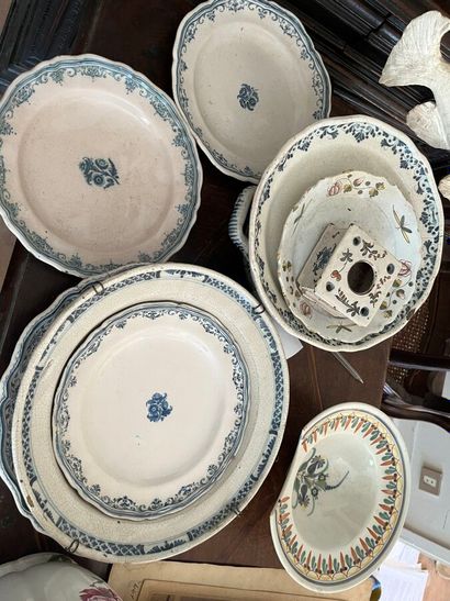 Set of three earthenware dishes, four plates,...