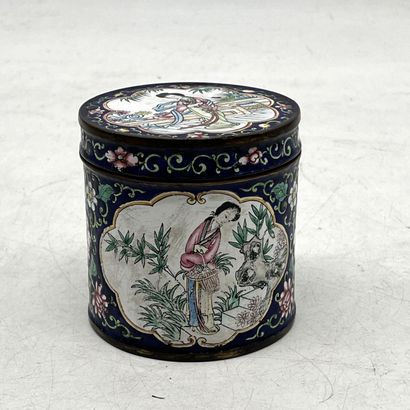 Canton, XIXe siècle
Boîte en métal à décor...