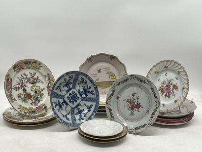 Lot de 19 petites et grandes assiettes diverses...