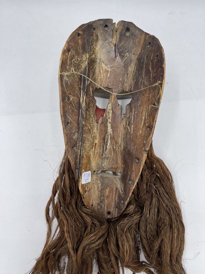 NEPAL - Masque népalais en bois sculpté,...