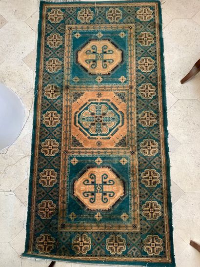 Deux tapis d'Orient dont un tapis galerie...