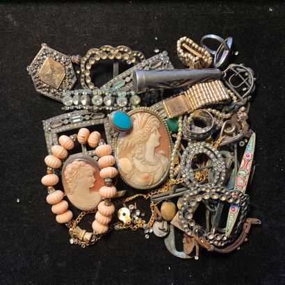 Lot de bijoux fantaisie divers certains en...