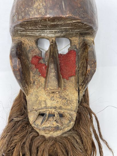 NEPAL - Masque népalais en bois sculpté,...