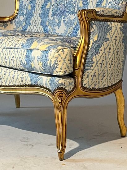 Canapé d'alcove de style Louis XV, en bois...