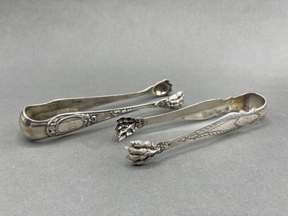 Two silver sugar tongs.
Weight : 112 g
