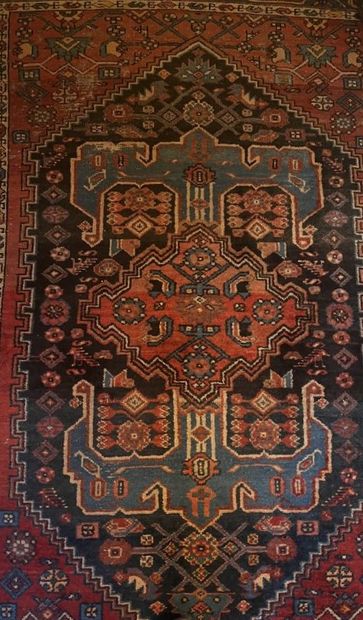 Lot de cinq tapis d'Orient (usures et accidents)...