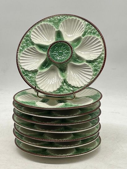 Lot de 8 assiettes à huitres en faïence (quelques...