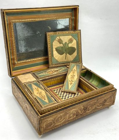 Straw marquetry game box decorated with a...