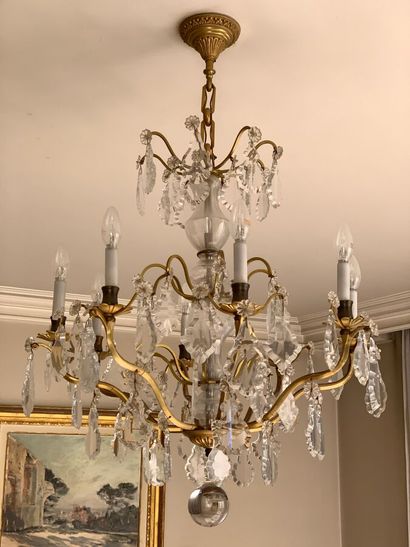 Lustre en métal doré à plaquettes en cristal...
