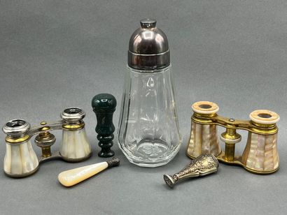 Metal lot including a Christofle saupoudroir,...
