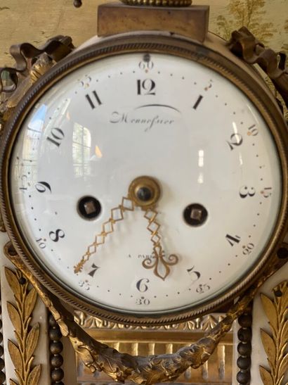 Portico clock in gilt bronze and white marble,...