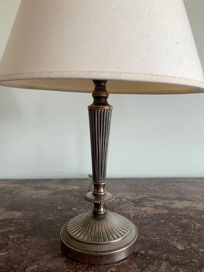 Pair of lamps in silver-plated metal, with...