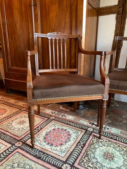 Paire de fauteuils en acajou de style anglais,...