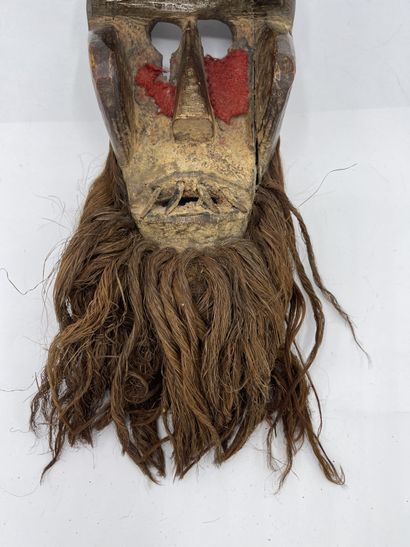 NEPAL - Masque népalais en bois sculpté,...