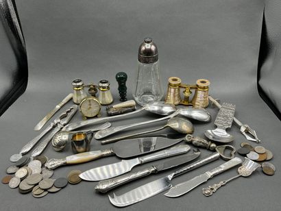 Metal lot including a Christofle saupoudroir,...