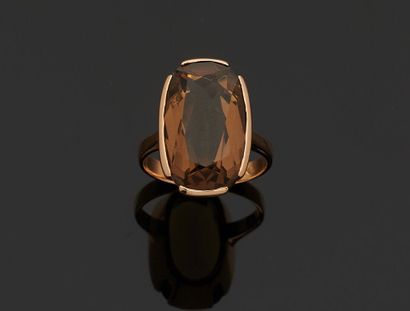 Bague en or jaune 18 k (750 millièmes) ornée...