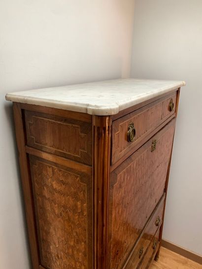 Straight desk in veneered wood with geometric...