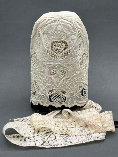 Bigoudène headdress in white lace
Height:...