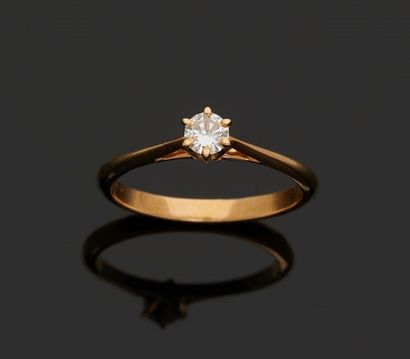 Bague solitaire en or jaune 750 millièmes...