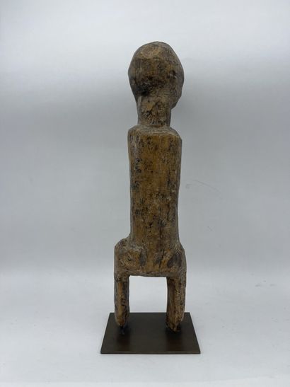 Statuette Dogon en bois sculpté reposant...