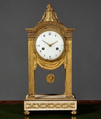 Portico clock in chased and gilded bronze,...