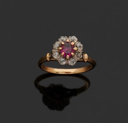 Bague en or jaune 750 millièmes ornée d'un...