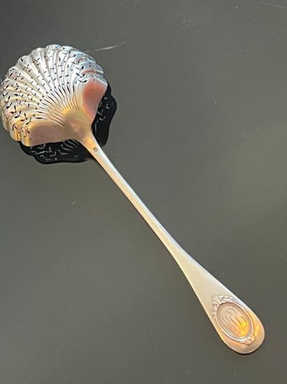 Sprinkling spoon in silver 925 thousandths....