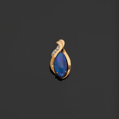 Pendentif en or jaune (750 millièmes) orné...
