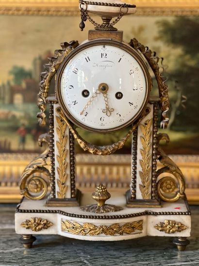 Portico clock in gilt bronze and white marble,...