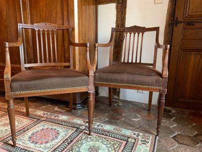 Paire de fauteuils en acajou de style anglais,...