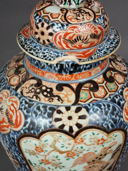 Potiche couverte en porcelaine Imari (accidents)
Japon...