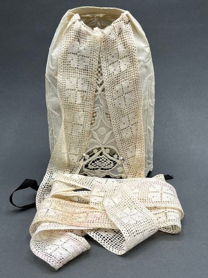 Bigoudène headdress in white lace
Height:...