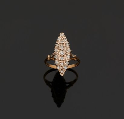 Bague navette en or jaune 18 k (750 millièmes)...