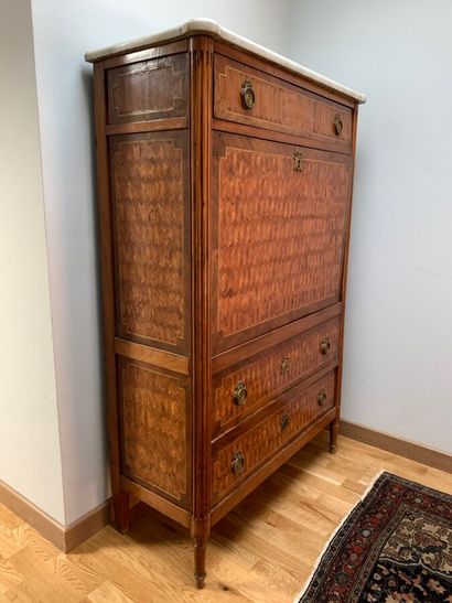 Straight desk in veneered wood with geometric...