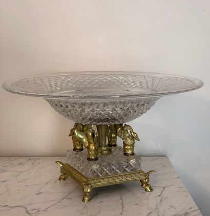Coupe à fruit en cristal taillé sur une base...