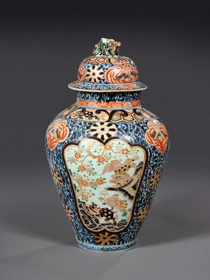 Potiche couverte en porcelaine Imari (accidents)
Japon...