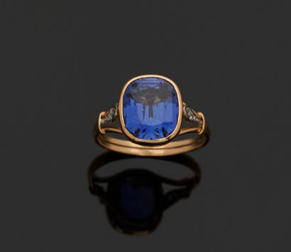 Bague en or jaune 18 k (750 millièmes) ornée...