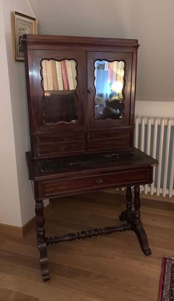 Bureau dit bonheur du jour en acajou et placage...