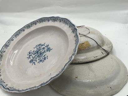 Set of three earthenware dishes, four plates,...