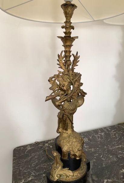 Paire de candélabres montés en lampe en marbre...