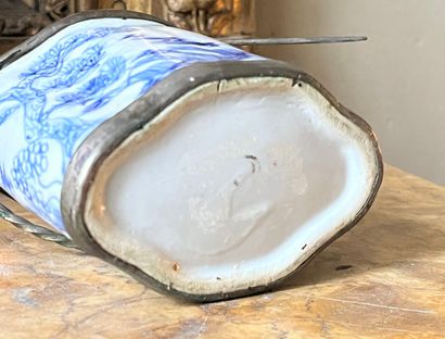 Fourneau de pipe à opium en porcelaine blanche...