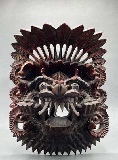 Masque cérémoniel en bois sculpté et polychromé...