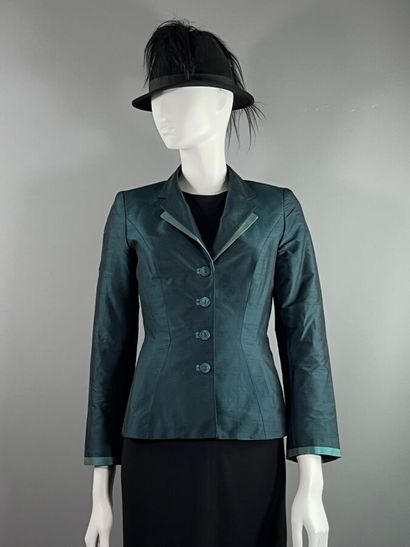 CORINNE SARRUT - Suite de 2 vestes en soie.

-Modèle...