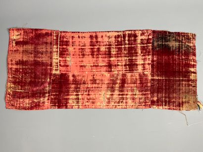 Lot de 3 velours du XVIII ème.

1 montage...