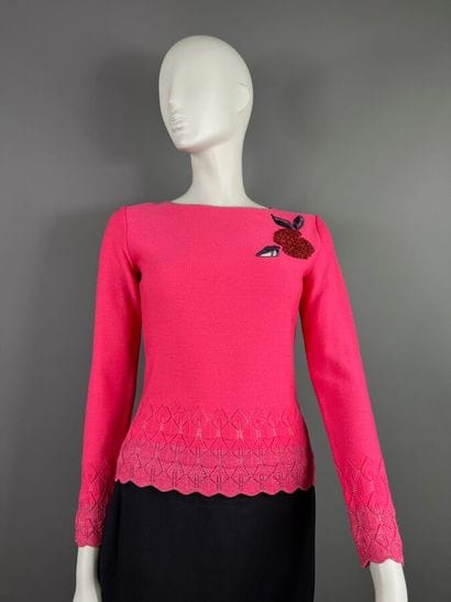 CHRISTIAN LACROIX - Pull

De couleur rose...