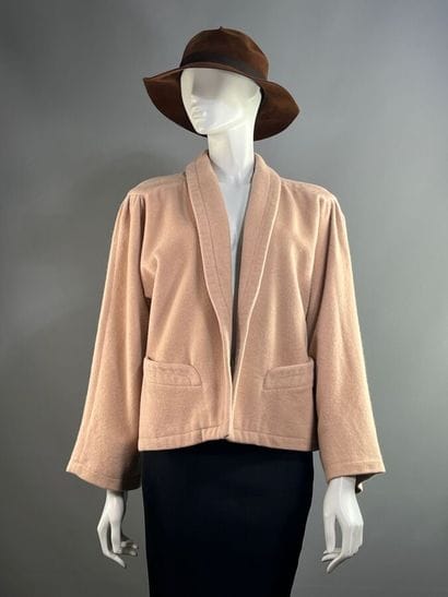 THIERRY MUGLER - Années 1980 - Veste.

Taillée...