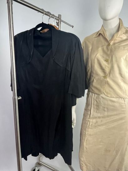 Lot de 4 robes de jour vers 1950 et 60

-Modèle...
