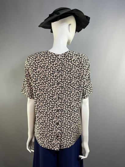 CERRUTI 1881 - Blouse.

En soie à motif fleuri...