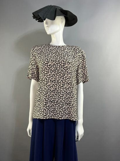 CERRUTI 1881 - Blouse.

En soie à motif fleuri...